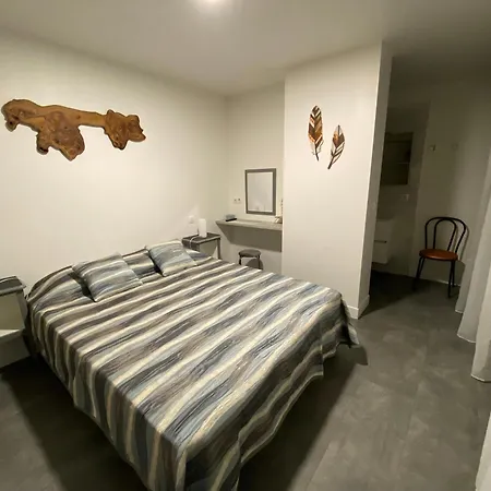 Spacieux 9 Personnes 4 étoiles, Avec Piscine * Caillac