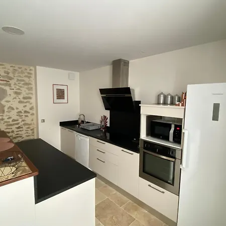 펜션 Spacieux 9 Personnes 4 Etoiles, Avec Piscine
