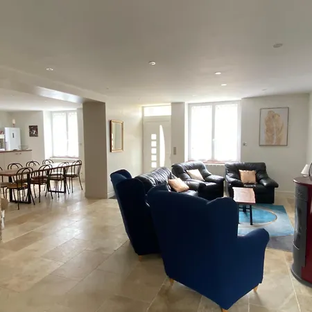 Spacieux 9 Personnes 4 Etoiles, Avec Piscine 펜션 카일락