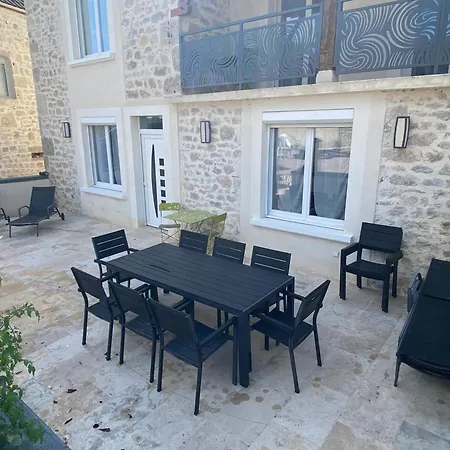 펜션 Spacieux 9 Personnes 4 Etoiles, Avec Piscine 카일락