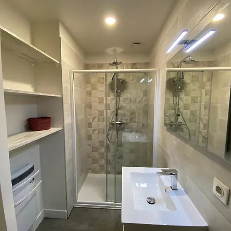 Spacieux 9 Personnes 4 Etoiles, Avec Piscine بيت للعطل